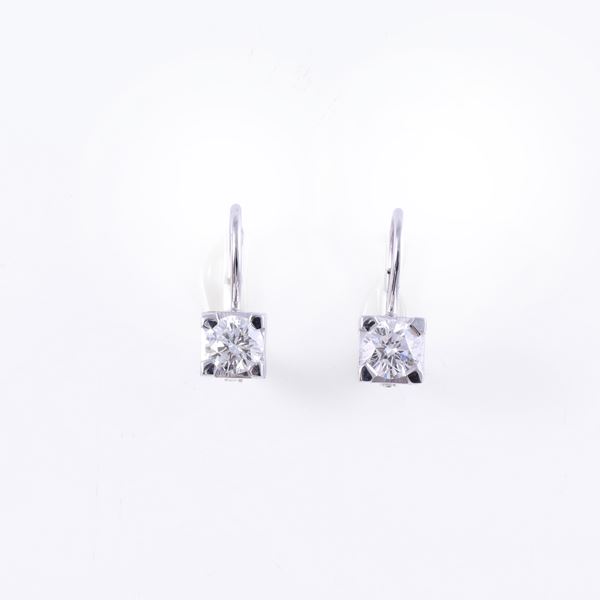 18KT GOLD EARRINGS SET WITH DIAMONDS