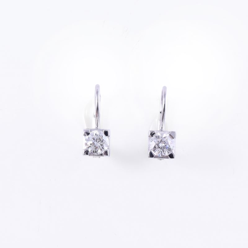 Orecchini, oro bianco 18 kt con brillanti (circa 1 ct tot.), gr. 3,2