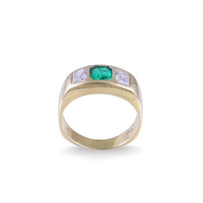 Oro 18 kt, Anello con smeraldo e due diamanti rettangolari