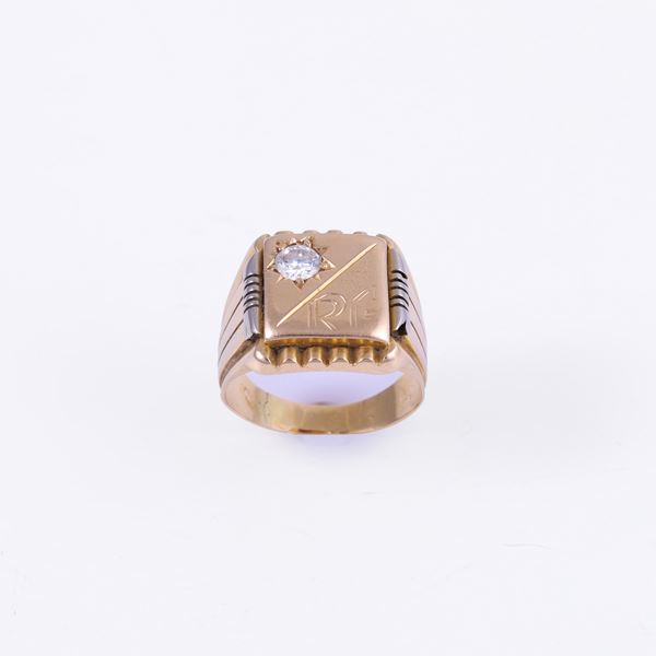 18KT GOLD RING SET WITH DIAMOND