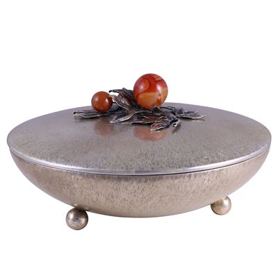 Scatola in argento 800/1000 con coperchio a ramage e sfere in agata