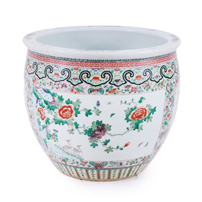 Cina, Grande vaso in porcellana della famiglia verde, inizio XIX secolo