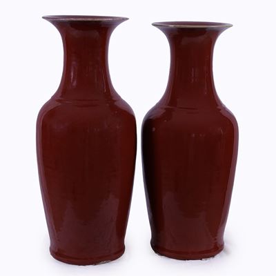 Coppia di vasi in porcellana rossa “sangue di bue”, Cina, fine XVIII secolo