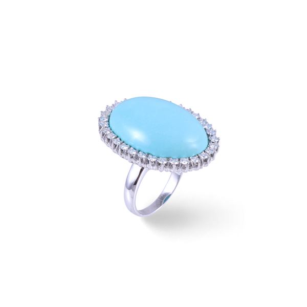 18KT GOLD RING SET WITH A NATURAL CABOCHON-CUT TURQUOISE AND DIAMONDS