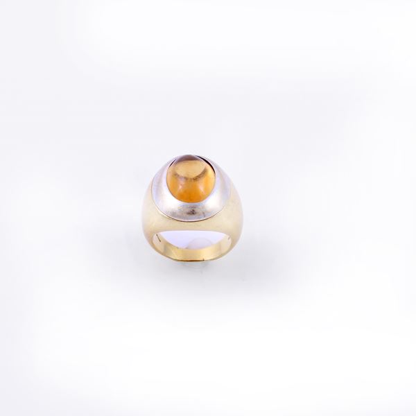 18KT GOLD RING SET WITH QUARTZ (signs of wear)
