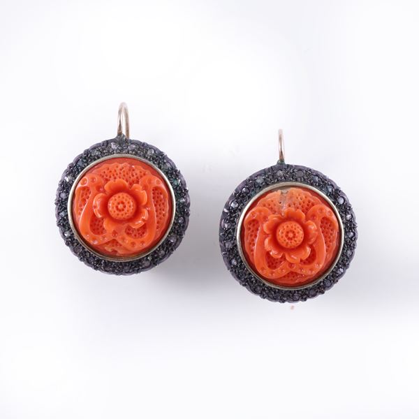 12KT GOLD AND SILVER EARRINGS SET WITH CORAL AND ROSE-CUT DIAMOMDS