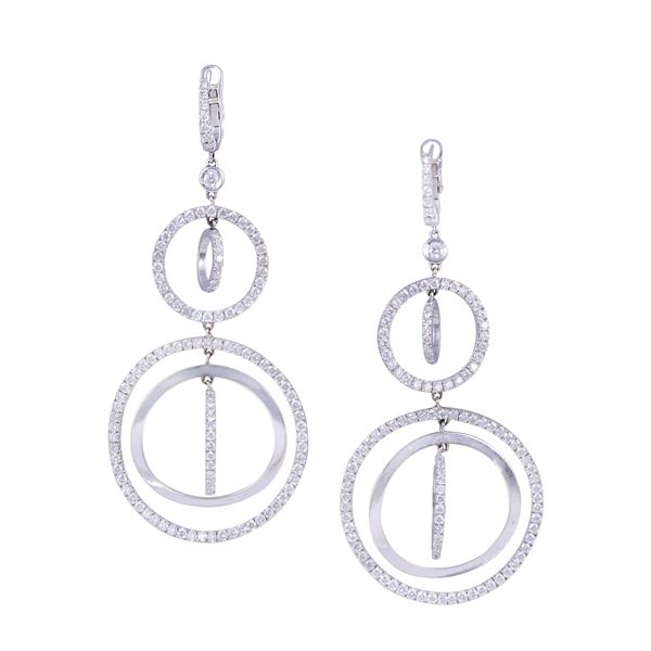 18KT GOLD EARRING SET WITH DIAMONDS