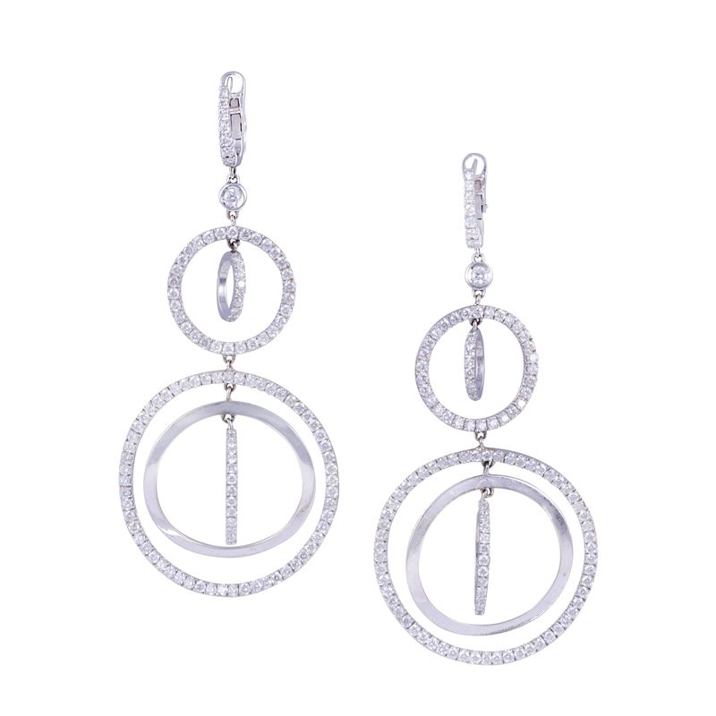 Orecchini in oro bianco 18 kt con cerchi concentrici e brillanti
