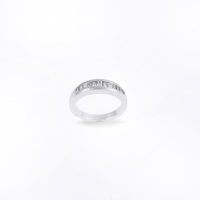 Anello in oro bianco 18 kt con diamanti baguette