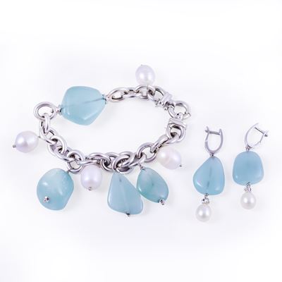Parure in oro bianco 18 kt, bracciale con acquamarina e perle d’acqua dolce, orecchini en suite c...