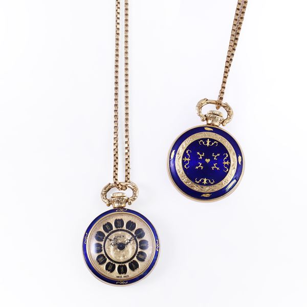 18KT GOLD LOT COMPRISING A SMALL ENAMELLED POCKET WATCH (enamel losses) AND A CHAIN