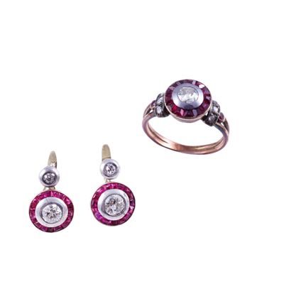 Parure in oro giallo 18 kt e argento, anello con diamanti taglio antico europeo e rubini carré, o...