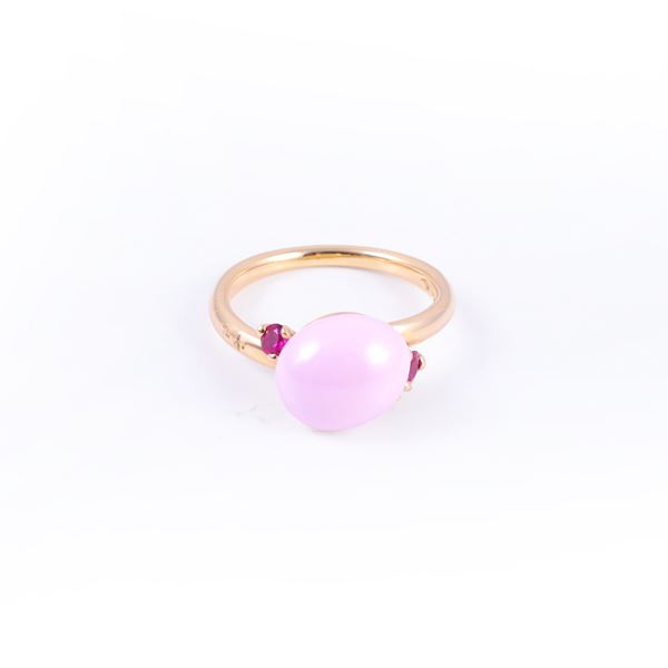 * 18KT GOLD RING SET WITH PINK CERAMIC AND RUBIES, BY POMELLATO "Capri"