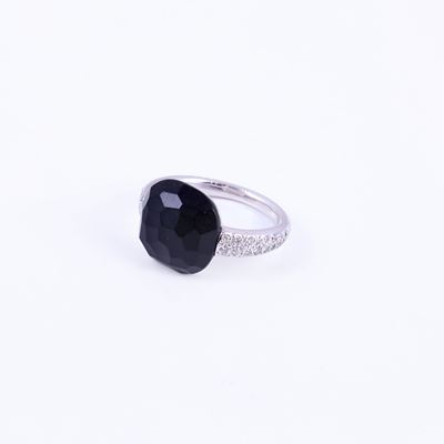 Pomellato, Anello “Capri” in oro bianco 18 kt con giaietto sfaccettato e brillanti in pavé