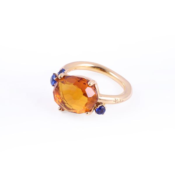 * 18KT GOLD RING SET WITH QUARTZ AND SAPPHIRES, BY POMELLATO "Bahia"