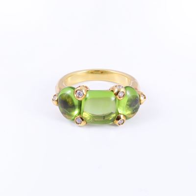 Pomellato, Anello “Sassi” in oro giallo 18 kt con peridoti cabochon e brillanti