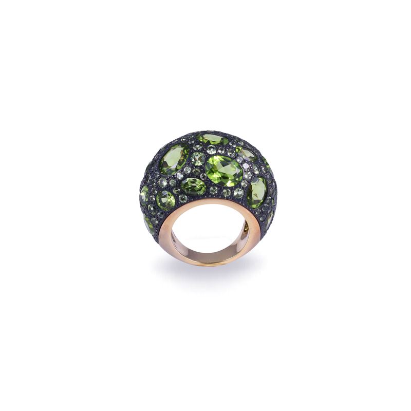 Pomellato, Anello «Tabou» in oro rosa 18 kt e argento 925 con peridoti in pavé