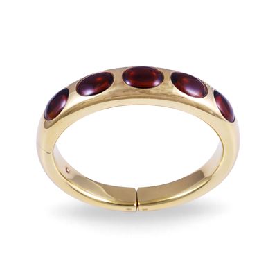 Pomellato, Bracciale rigido “Bisanzio” in oro giallo 18 kt con granati cabochon