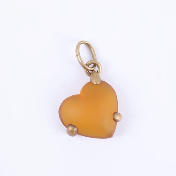 * 18KT GOLD PENDANT WITH AMBER-COLOURED GLASS HEART, BY POMELLATO