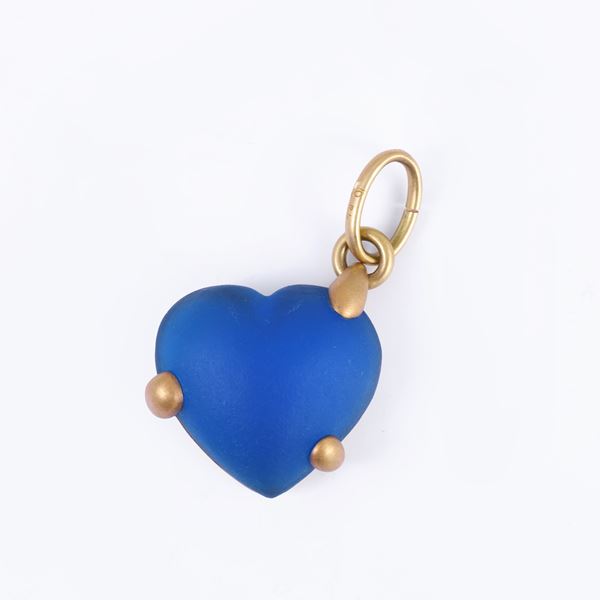 * 18KT GOLD PENDANT WITH BLUE GLASS HEART, BY POMELLATO