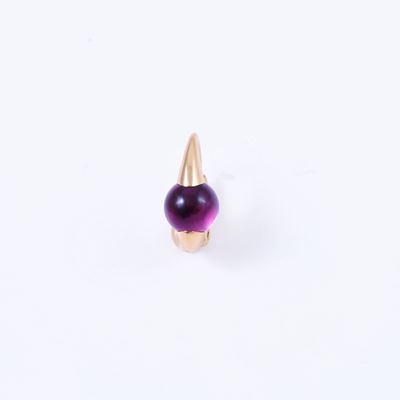 Pomellato, Mono orecchino “M’ama non m’ama” in oro giallo 18 kt con ametista cabochon