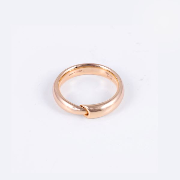 * 18KT GOLD RING, BY VHERNIER "Calla"