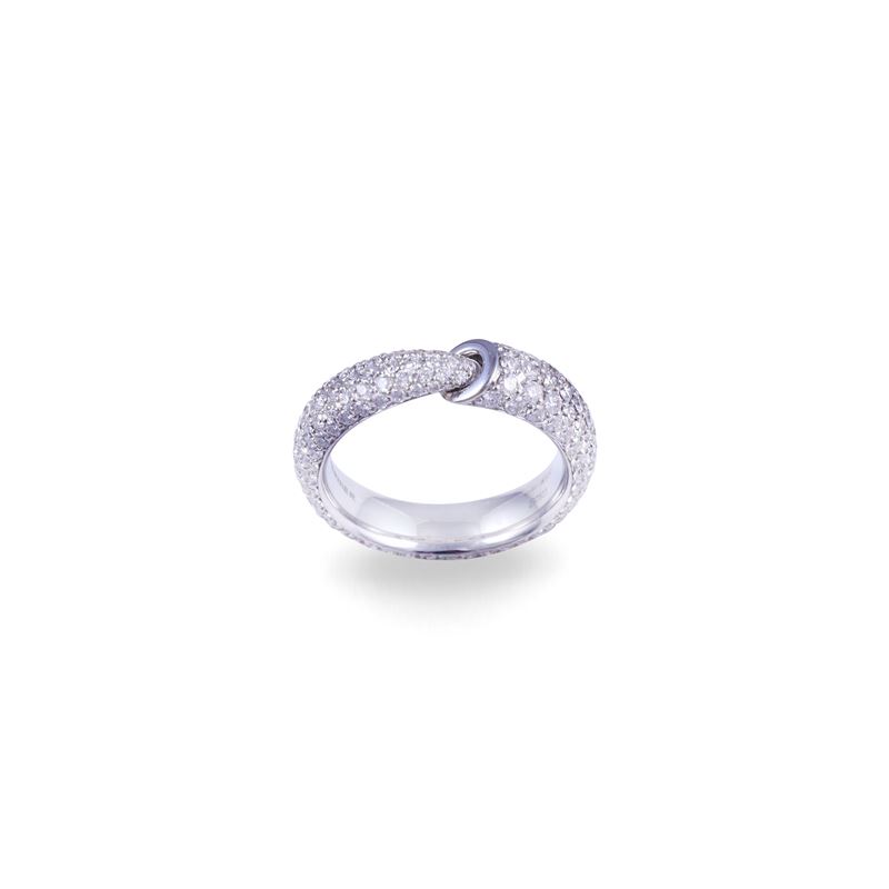 Vhernier, Anello “Calla” in oro bianco 18 kt con brillanti in pavé