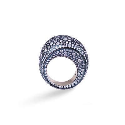 Vhernier, Anello “Pirouette” in oro bianco 18 kt con brillanti in pavé