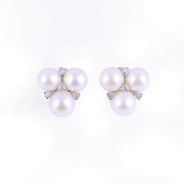 * 18KT GOLD EARRINGS SET WITH FRESHWATER PEARLS AND DIAMONDS, BY CHANTECLER "Cherie"