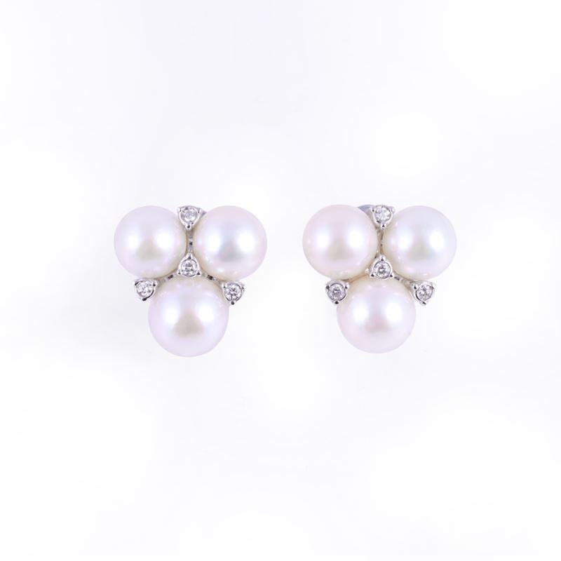 Chantecler, Orecchini “Cherie” in oro bianco 18 kt con perle d’acqua dolce e brillanti