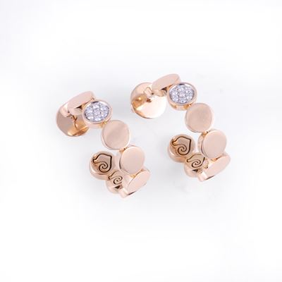 Chantecler, Orecchini “Paillettes” in oro rosa 18 carati con brillanti in pavé