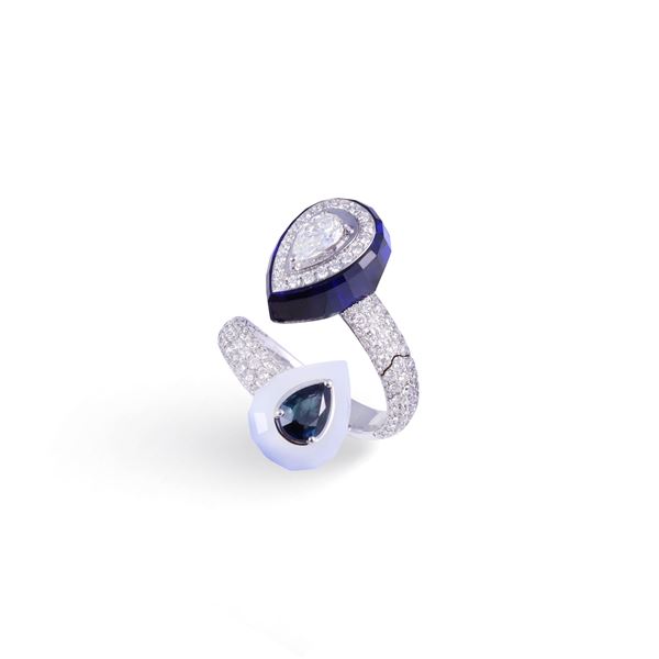 * 18KT GOLD RING SET WITH DIAMONDS, BLUE SPINEL, SAPPHIRE AND WHITE AGATE, BY CHANTECLER "Joyful"