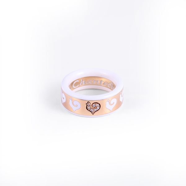 * 18KT GOLD AND WHITE CERAMIC RING SET WITH DIAMONDS, BY CHANTECLER "Carousél"