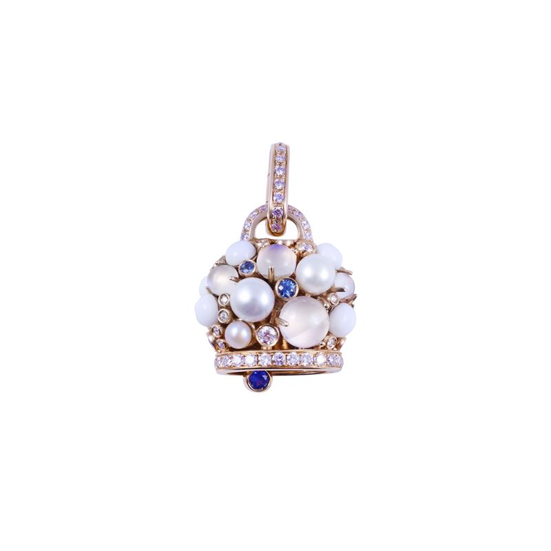 Chantecler, Pendente “Campanelle Capri 1947” in oro bianco 18 kt con brillanti, pietre dure e per...