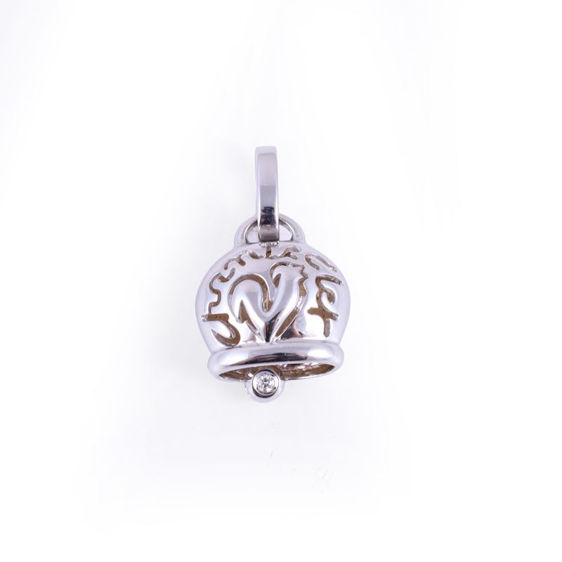 Chantecler, Pendente “Campanelle” in oro bianco 18 kt con piccolo brillante