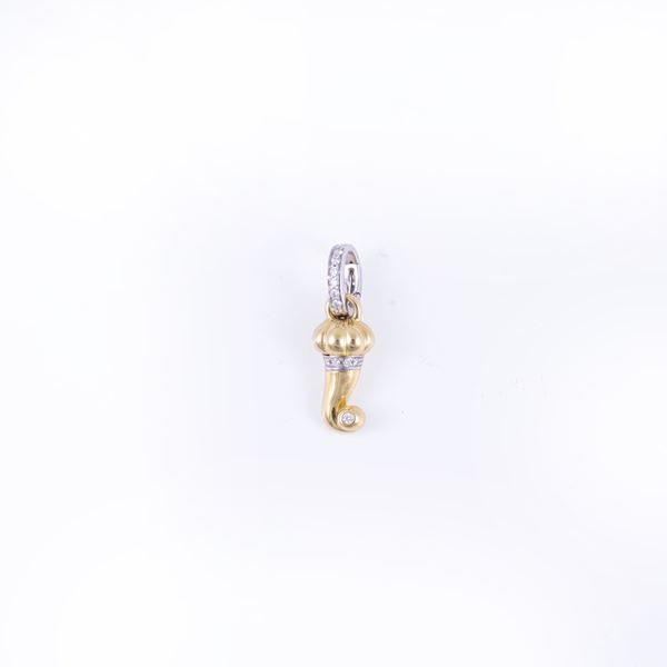 * 18KT GOLD PENDANT SET WITH DIAMONDS, BY CHANTECLER "Cornetto"