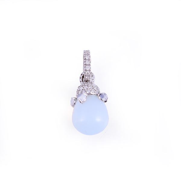 * 18KT GOLD PENDANT SET WITH DIAMONDS AND MILKY CRYSTAL, BY CHANTECLER "Joyful"