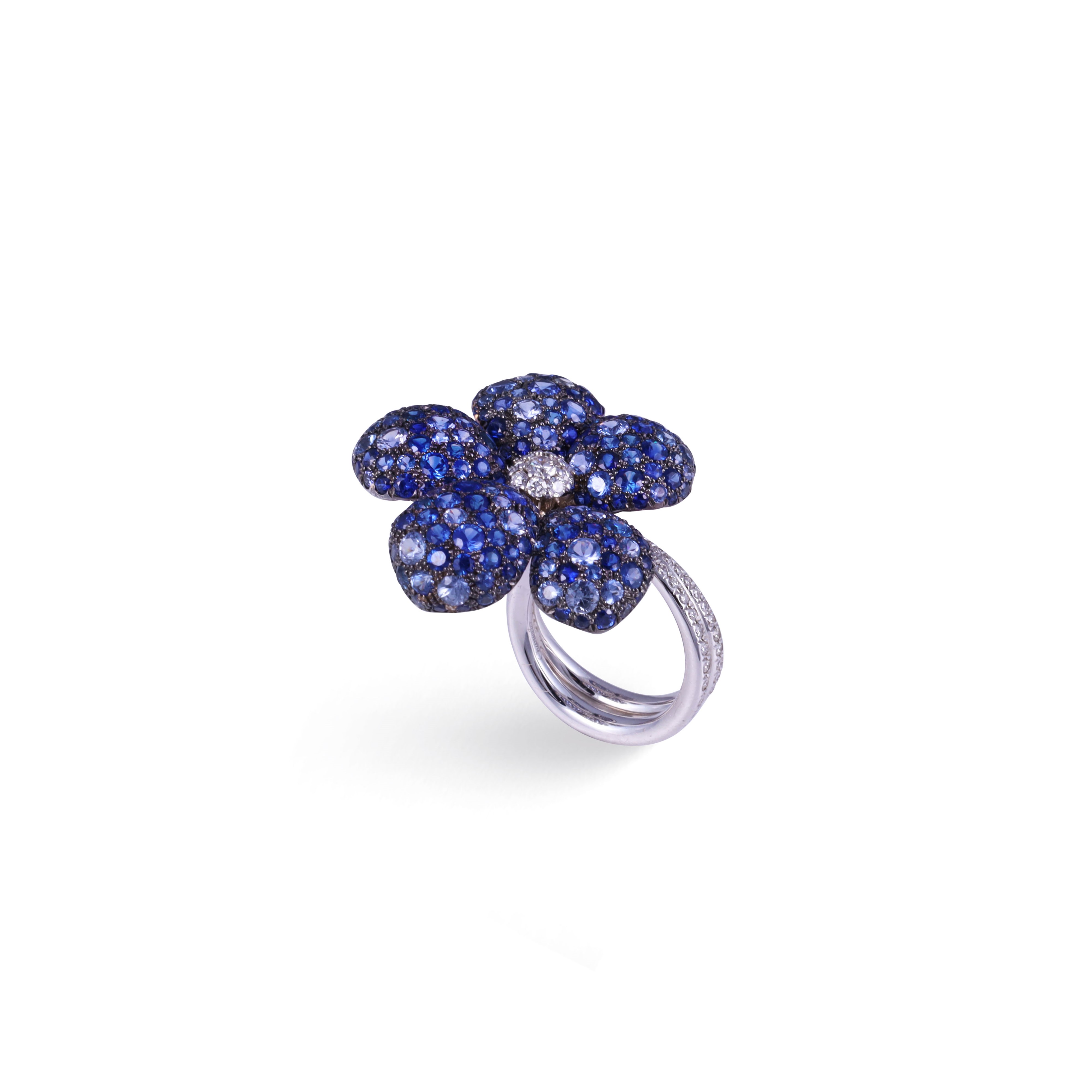 Chantecler, Anello “Fiori di Capri” in oro bianco 18 kt con zaffiri e brillanti