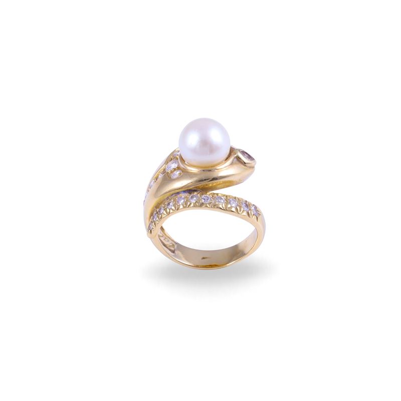Anello, serpente in oro giallo 18 kt con brillanti, diamante a navette e perla coltivata
