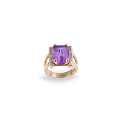Anello in oro giallo 18 kt con ametista rettangolare sfaccettata e diamanti baguette