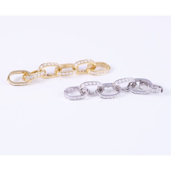 * 18KT GOLD LOT COMPRISING TWELVE DIAMOND-SET OPENABLE LINKS