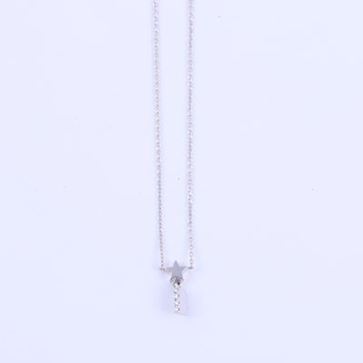 Catenina con pendente in oro bianco 18Kt, stellina e lettera “I” con piccoli brillanti