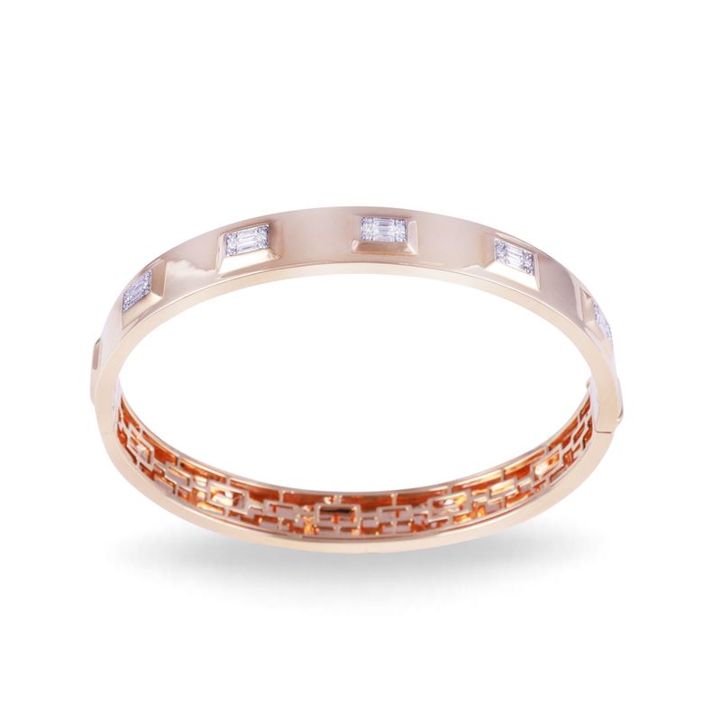 Bracciale rigido in oro rosa 18 kt con brillanti e diamanti baguette