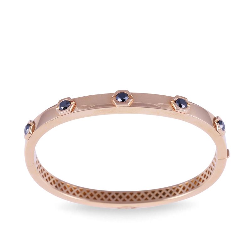 Dámaso Martínez, Bracciale rigido in oro rosa 18 kt con cinque diamanti neri