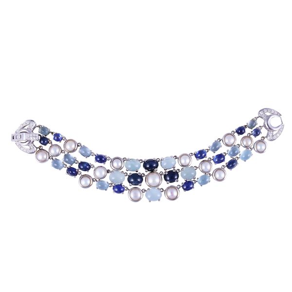 * 18KT GOLD BRACELET SET WITH CABOCHON-CUT SAPPHIRES, AQUAMARINES, MEBÉ PEARLS AND DIAMONDS