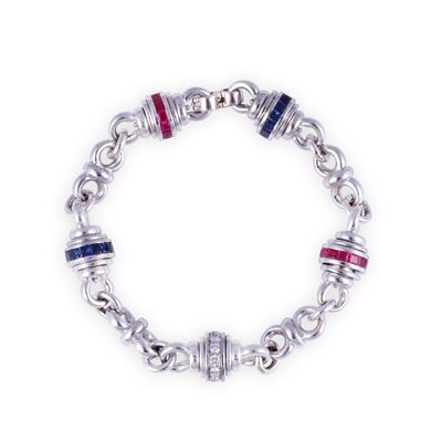 Bracciale in oro bianco 18 kt a maglie tonde con fascia girevole in brillanti, zaffiri e rubini