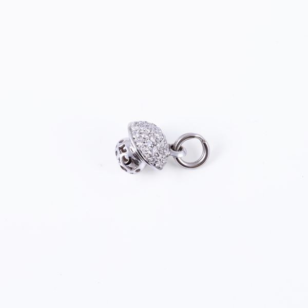 * 18KT GOLD PENDANT SET WITH DIAMONDS