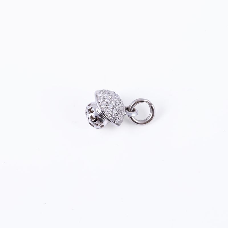 Pendente a forma di fungo, in oro bianco 18 kt con brillanti in pavé