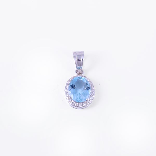 * 18KT GOLD PENDANT SET WITH AQUAMARINE AND DIAMONDS