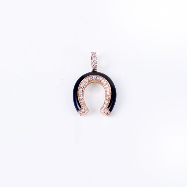 * 18 KT GOLD PENDANT SET WITH DIAMONDS AND BLACK ENAMEL